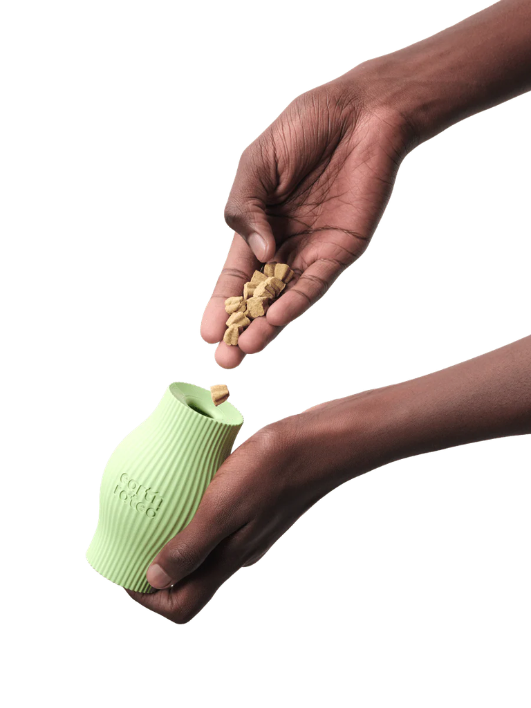 EarthRated_Product-TreatToy-Sml-hands-766356.png.webp